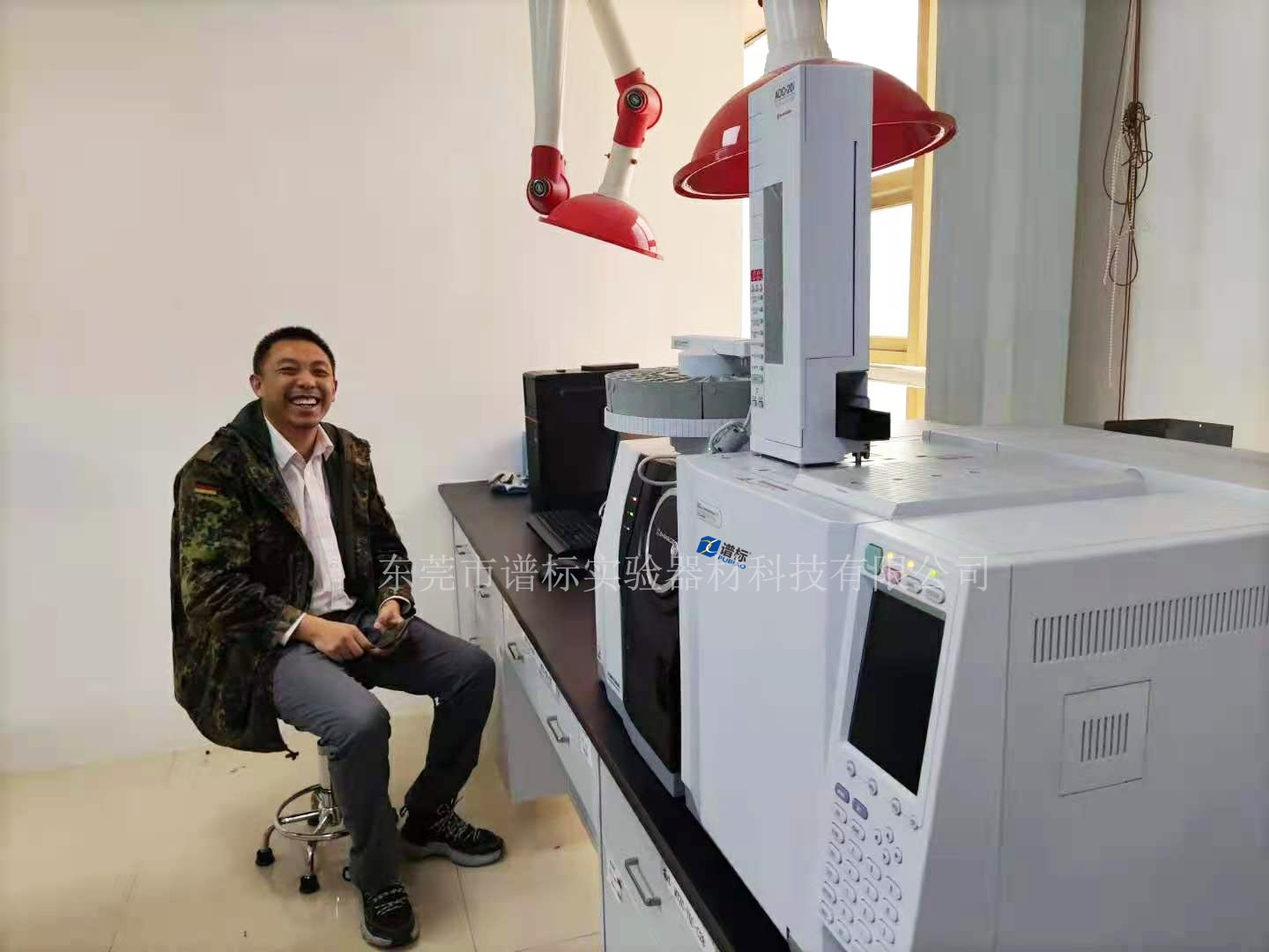 4月25日，安排到乌鲁木齐检测公司安装调试ICPMS,GCMSMS,顶空，热解吸，吹扫铺集等仪器